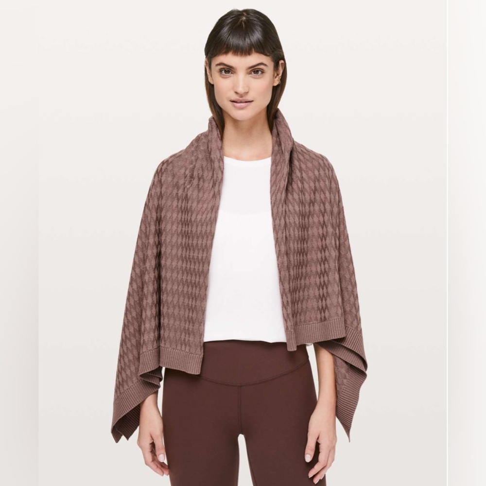 EUC Lululemon Divinity Poncho in Woven Spanish Oak